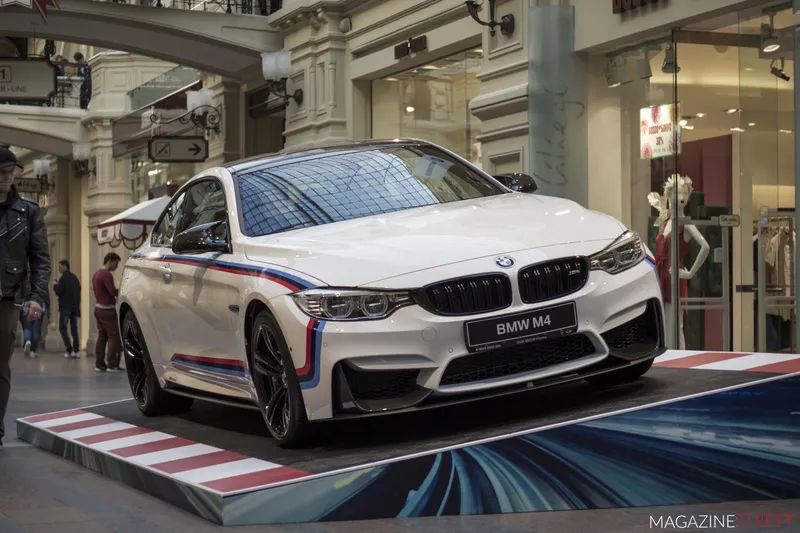 Экспозиция BMW Group Россия в ГУМе, кадр 9