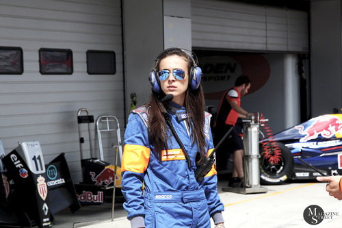 Посетители и участники "Мировая серия Рено" 5 этап сезон 2014, трасса MOSCOW RACEWAY" (MRW) Москва / Visitors "World series by Renault" stage2 season 2014 track MOSCOW RACEWAY (MRW) Moscow, кадр 2