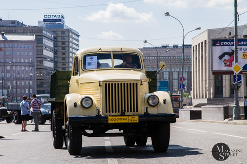 Парад ретро автобусов в честь 90-летия запуска автобусного движения в Москве / Exhibition of vintage buses in honor of the 90th anniversary of the start of the bus service. Moscow, кадр 19