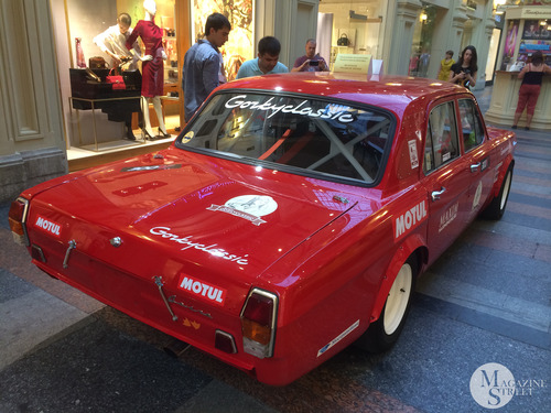 Выставка ретро-автомобилей "ГУМ" Москва / Exhibition of vintage cars "GUM" Moscow, кадр 2